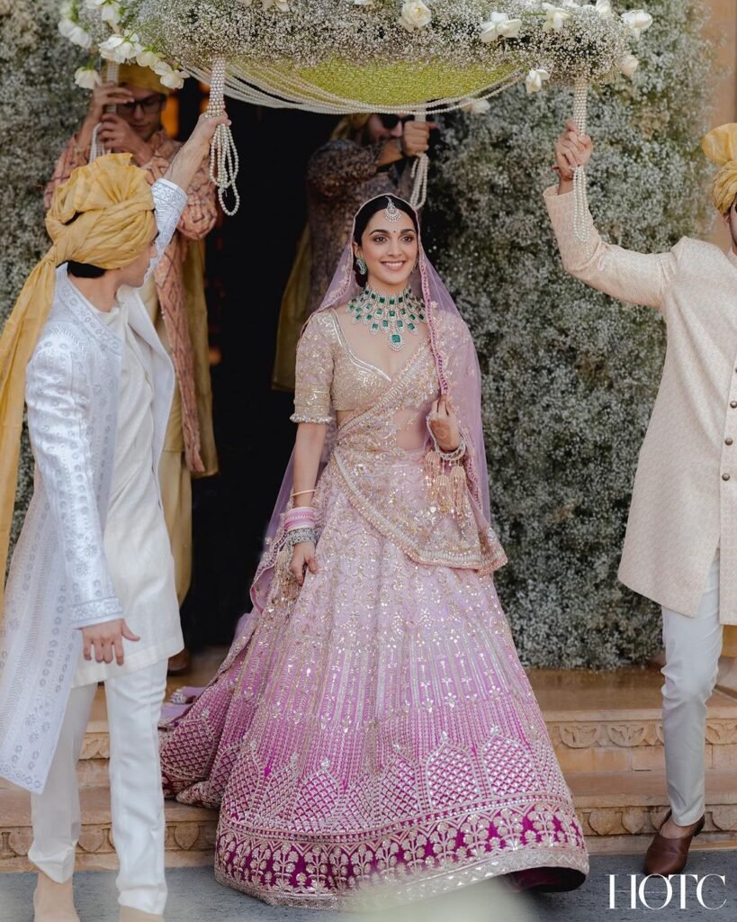 Bollywood Bridal Look Trends 2024 Your Choice For The Perfect Celeb   Bollywood Bridal Look Trends 2024 Glamaxa Kiara Advani And Sidharth Malhotra 2 819x1024 